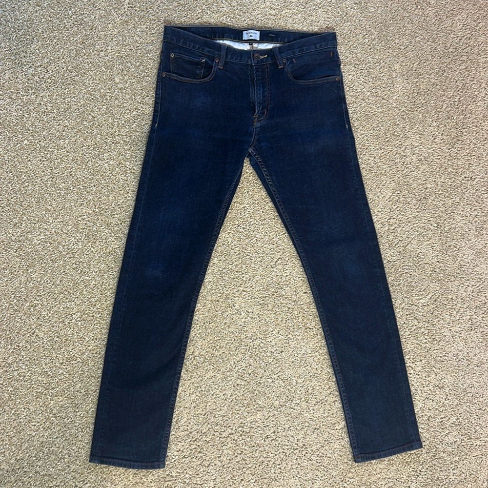 Quicksilver Men’s- Size 33 x 32 slim fit distortion rinse jeans.